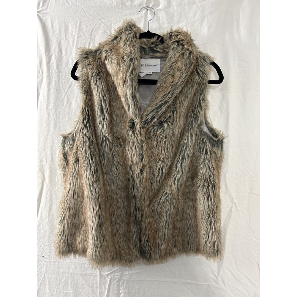 BCBGeneration Faux Fur Vest M/L Brown Shaggy Hook Closure Mob Wife Glam Luxe